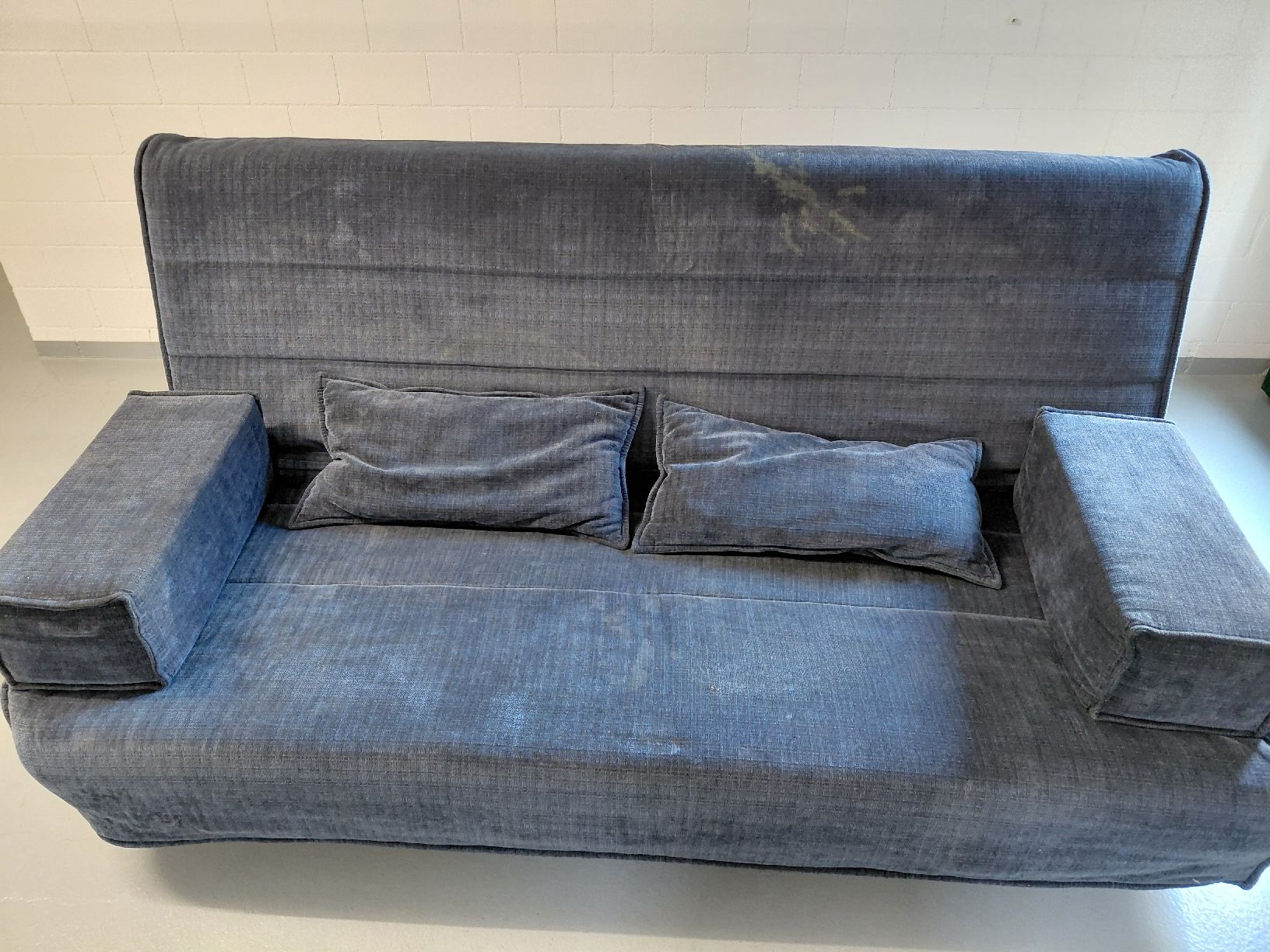 Divani: Sofabett mit Metallrahmen, funktioniert einwandfrei – Usato da Cham venduto da srb_26vq 9