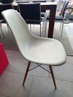 Zwei Vitra Eames Plastic Chair DSR, Charles & Ray Eames