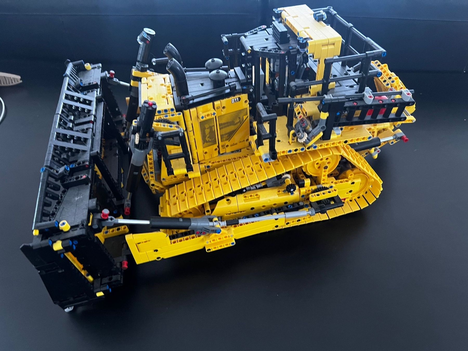 Lego Kit di costruzioni: Lego technic app- controled bulldozer cat d11 42131 – Usato da Jona venduto da firmbach 2