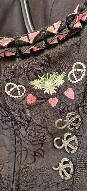 Robes: Wunderschönes Dirndl mit Schürze  – D'occasion à Arbon par Eri17 1