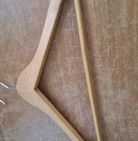 Kleiderbügel Holz älter guter Zustand