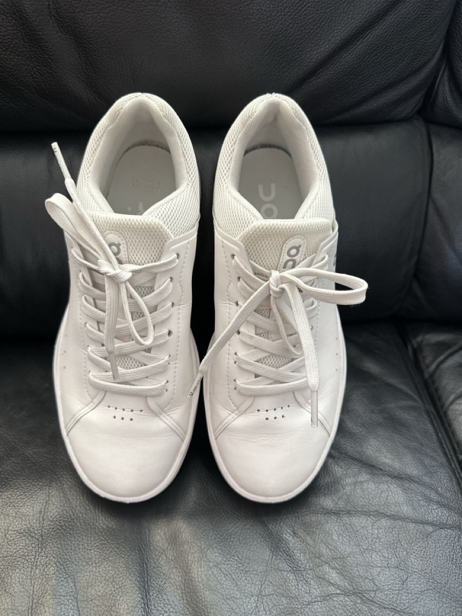 On Scarpe da donna: On The Roger Advantage  Weiss EU39 – Nuovo (secondo la descrizione) da Niederglatt ZH venduto da Laurita1972 1