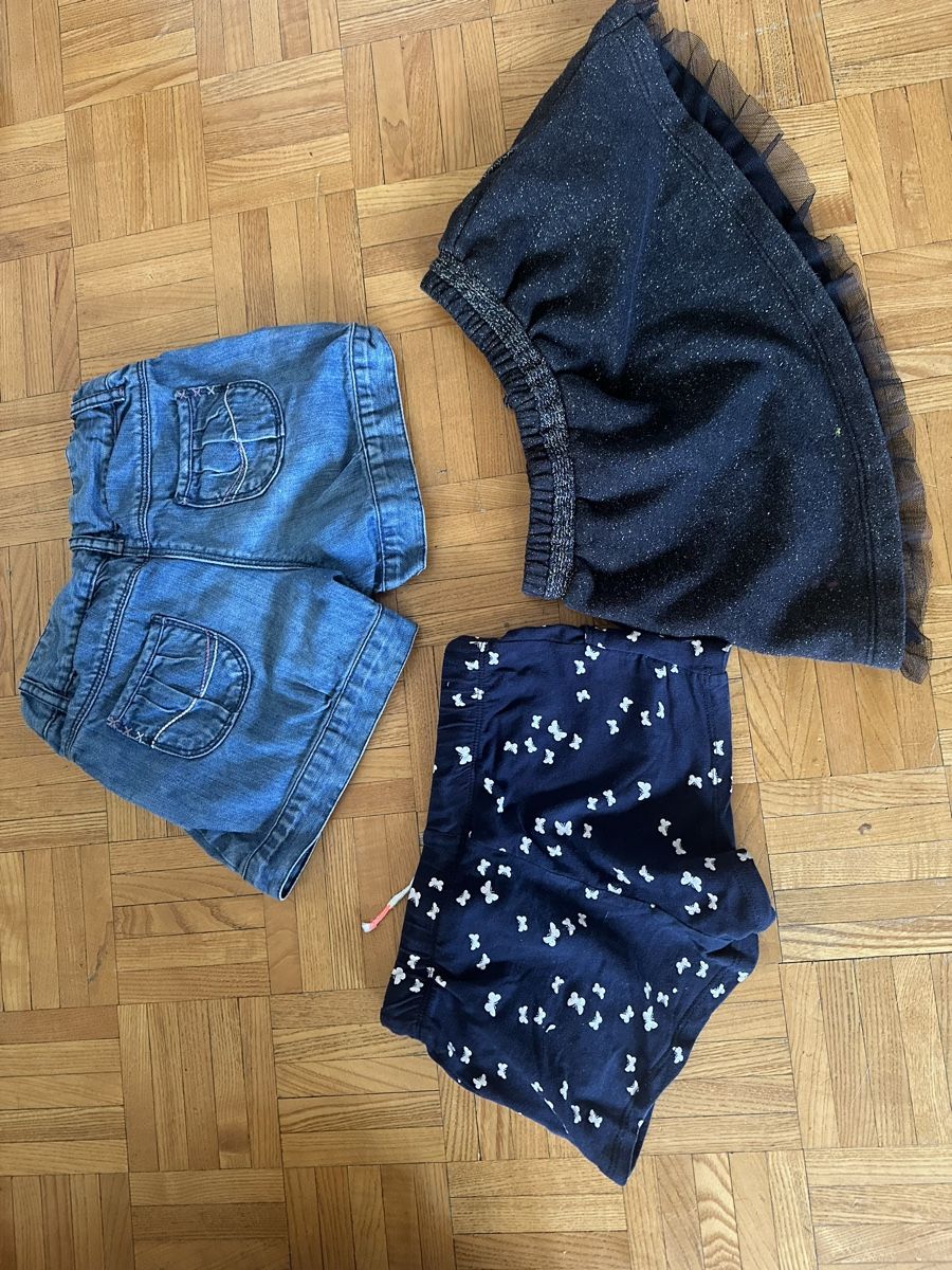 Lotti & Set di vestiti: 2 Kurzhose + 1 Rock gr 116 – Usato da Uster venduto da bek_v2ct 2