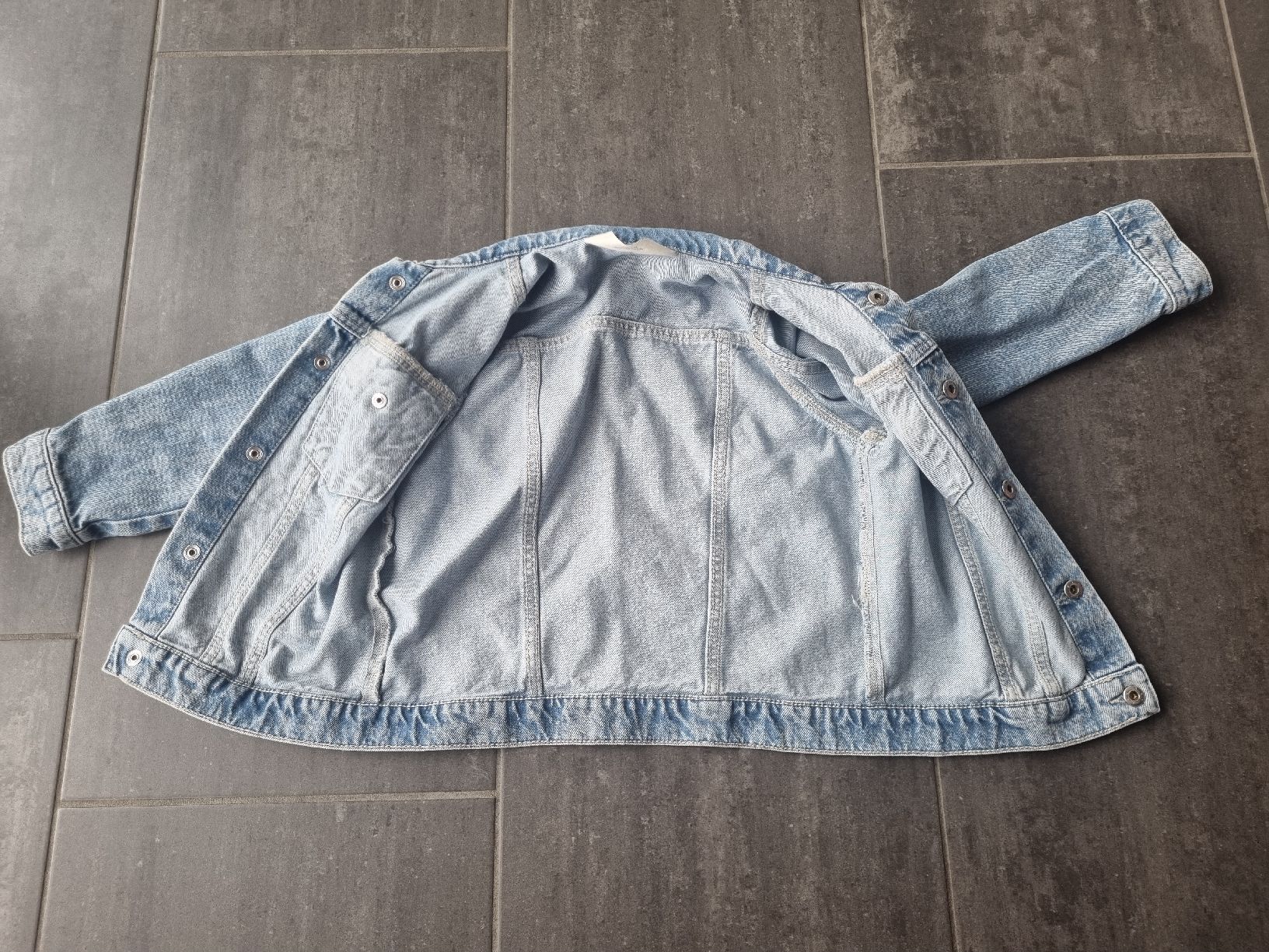 H&M Giacche & Cappotti: Jeansjacke Kinder Gr. 116 H&M – Usato da Remigen venduto da Avanti 2
