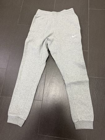 Nike Jogginghose Kinder Grösse XS neuwertiger Zustand