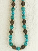 Türkis-Halskette mit Rauchquarz/ Hovlit.Sommerlicher Schmuck