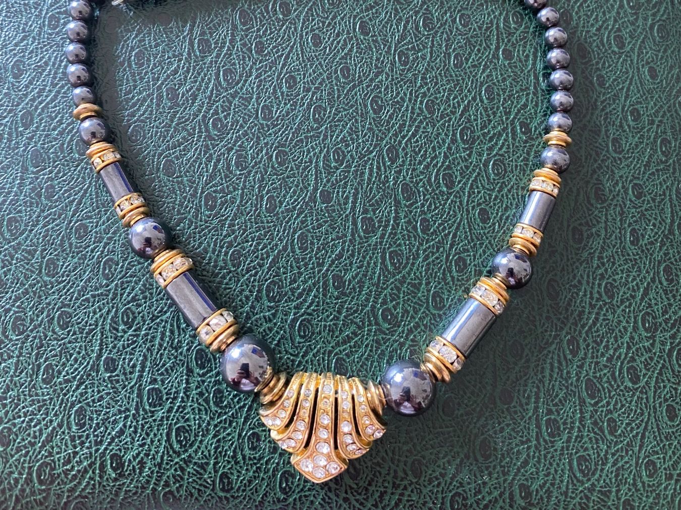 Catenine: collier  vintage hématite – Usato da Fribourg venduto da Evita9Vintage 4