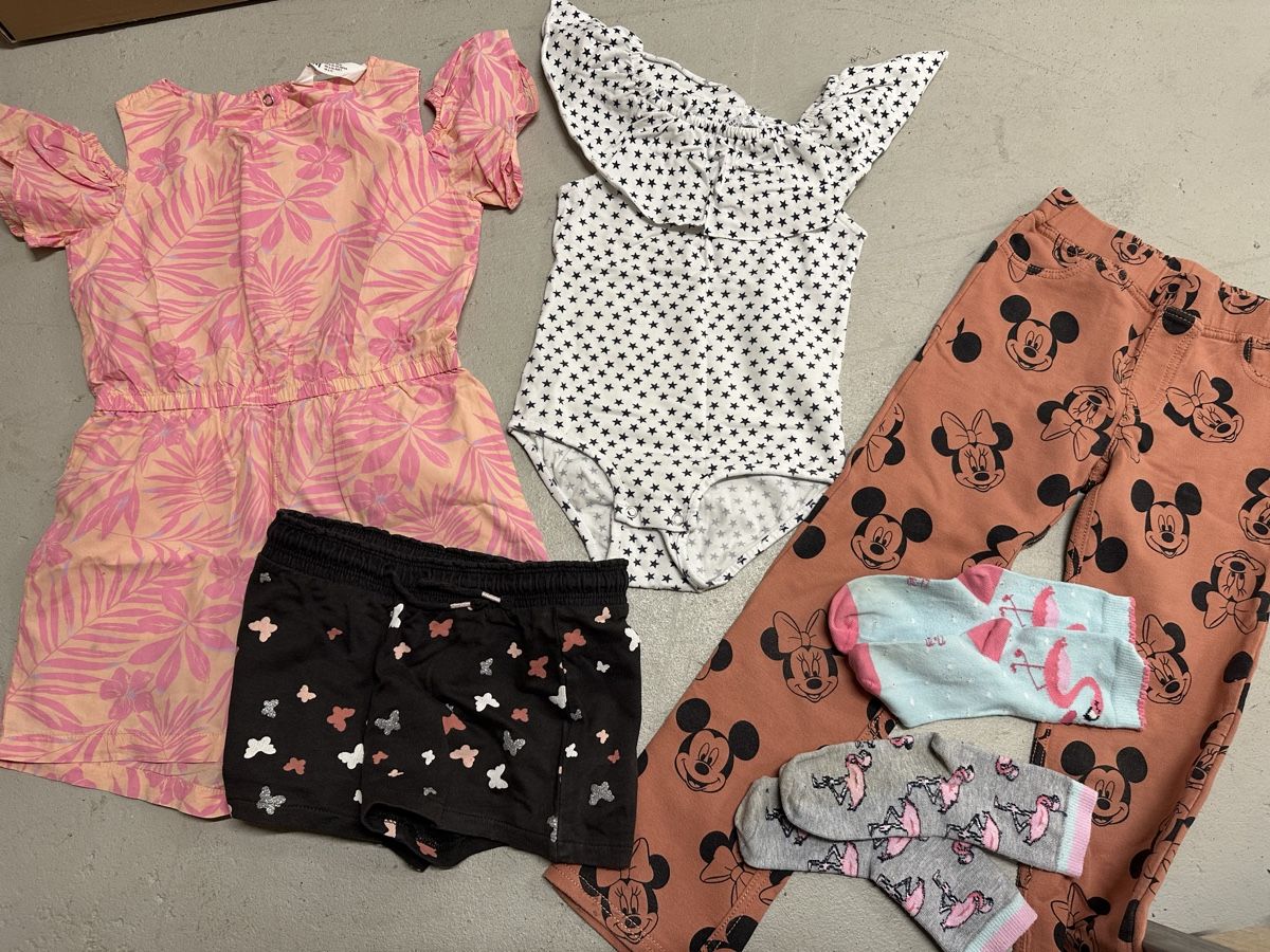 Lotti & Set di vestiti: Kleiderpaket mädchen 122 – Usato da Montreux venduto da canori