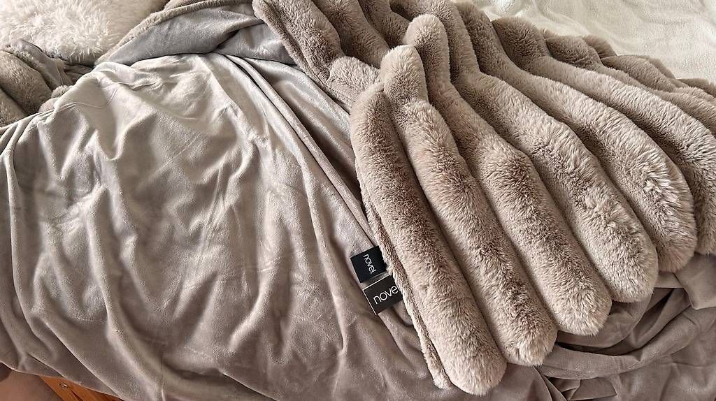 Coperte: Wohndecke Novel NEU Felldecke  – Usato da Rothrist venduto da tro_567r 4