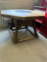 Antiker Tisch, massiv Holz, achteckig,