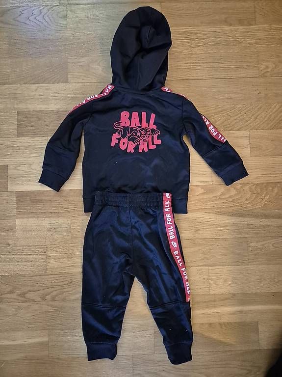 Lotti & Set di vestiti: Nike Trainer Grösse 74/80 – Usato da Zürich venduto da Lotusblume88 1