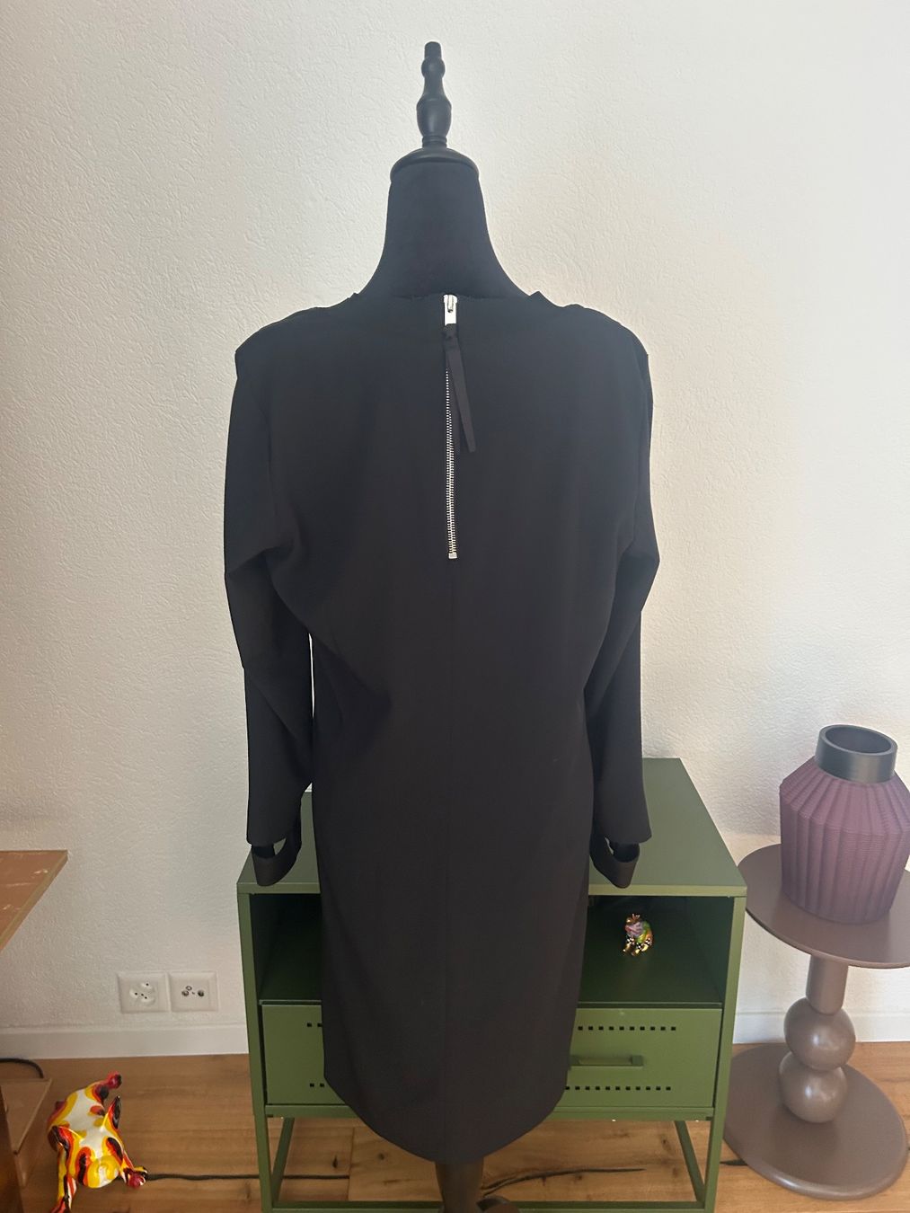 Vestiti: Eva Kayan robe noire – Usato da Val-d'Illiez venduto da Dombou 1