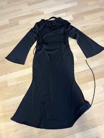 Schwarzes Kleid mit langen ärmeln grösse S