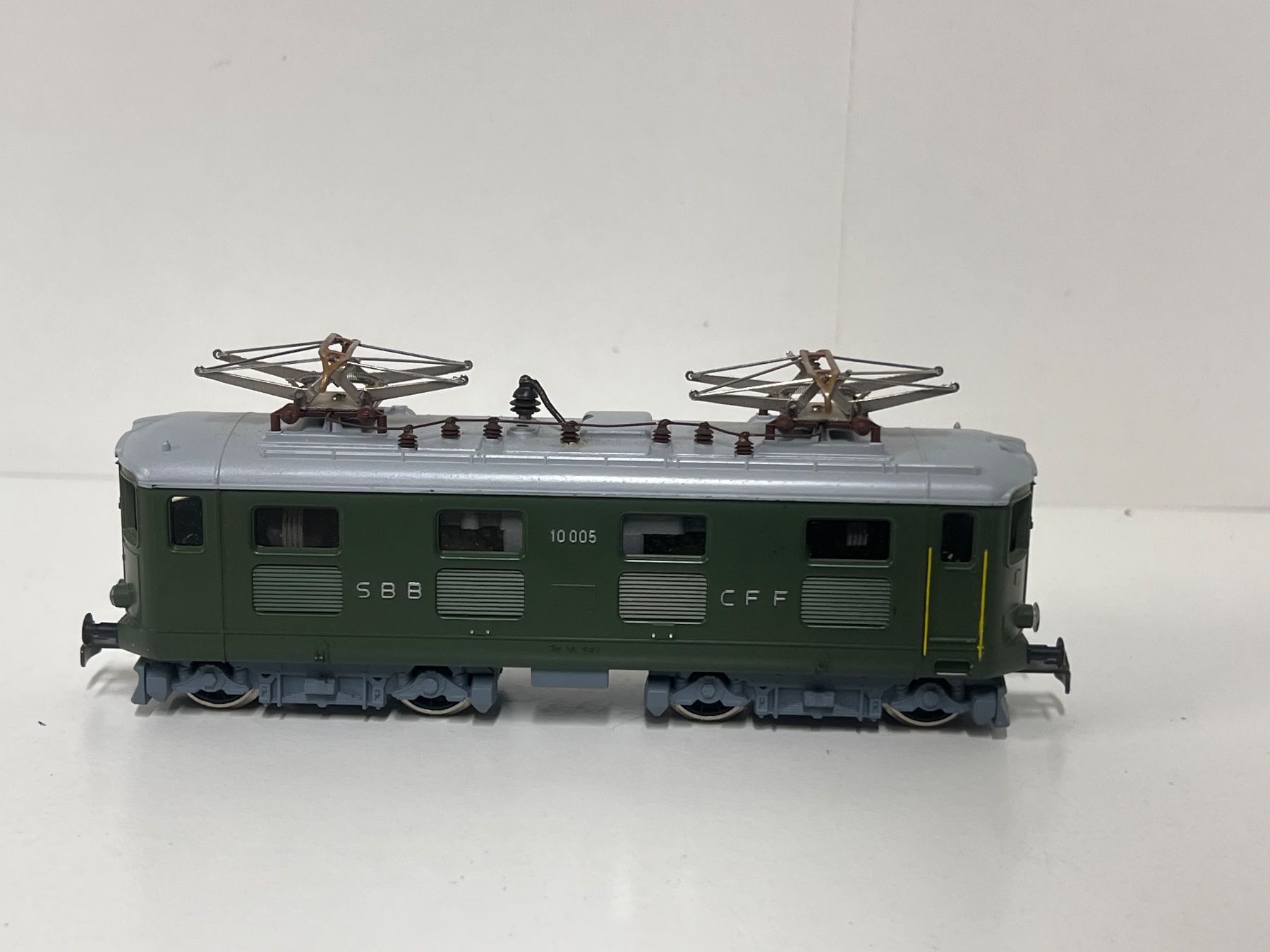 Kleinbahn Modellini di ferrovie: KLEINBAHN Re 4/4 SBB H0 DC – Usato da Neuenhof venduto da ludovicco 1