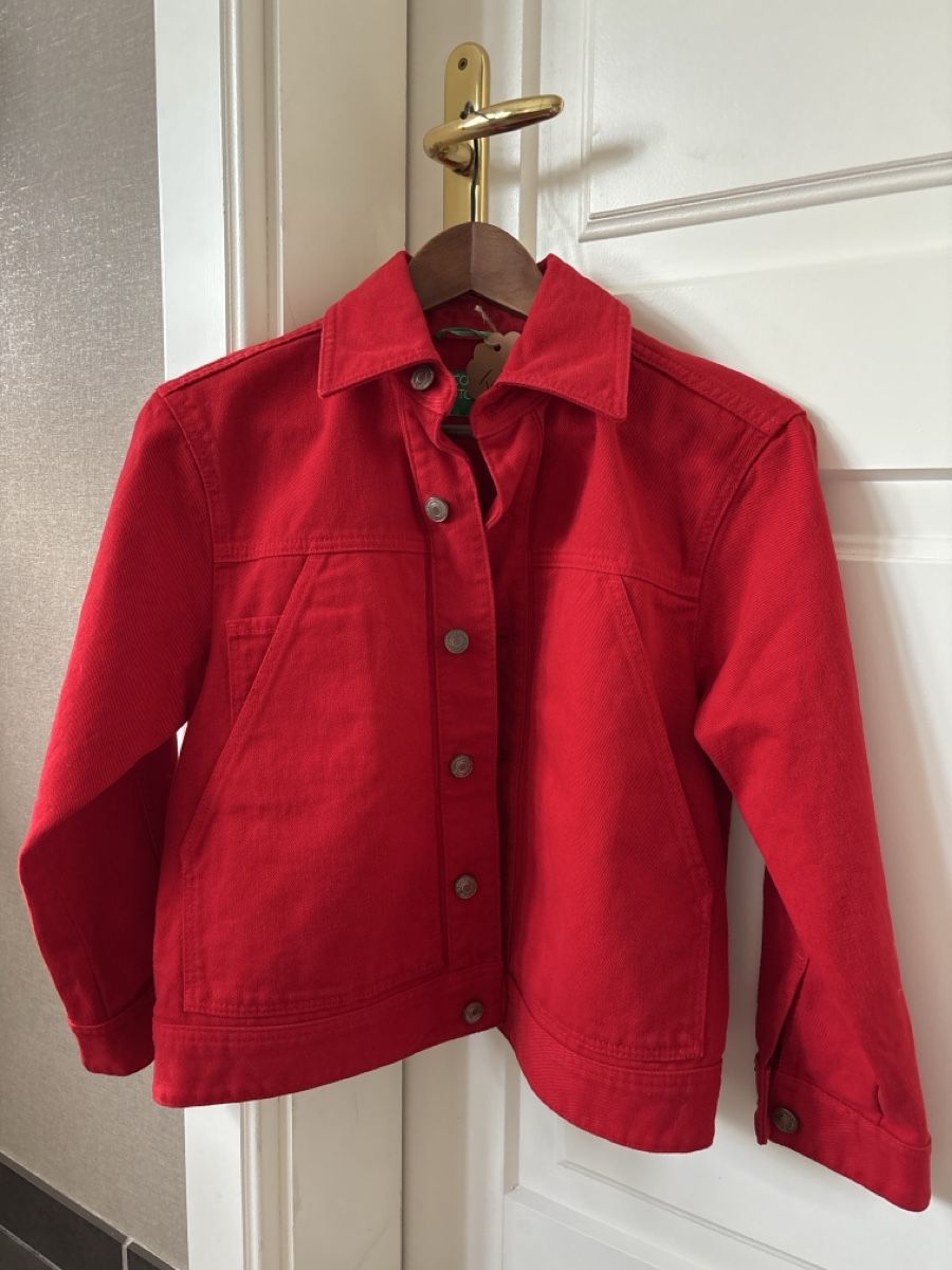 Vestes: Veste jeans rouge  – D'occasion à Yverdon-les-Bains par jen_h9br