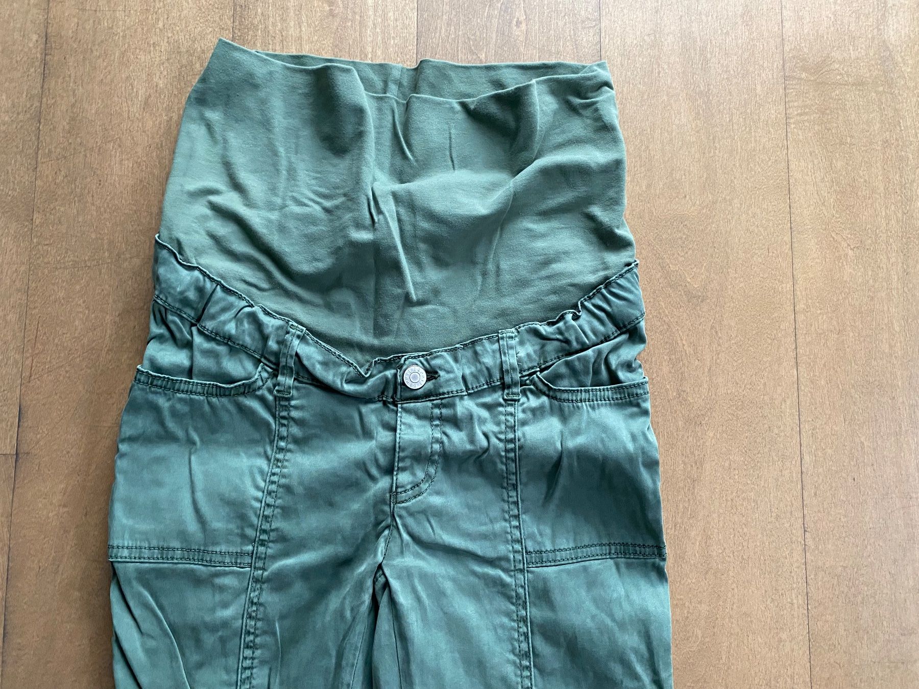 Esprit Pantaloni: ESPRIT - olivgrüne Umstands-Cargohose Gr. 34 – Usato da Meilen venduto da kleisi01 2