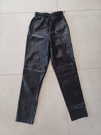 Trendige Guess Kunstlederhose Schwarz, Top Zustand