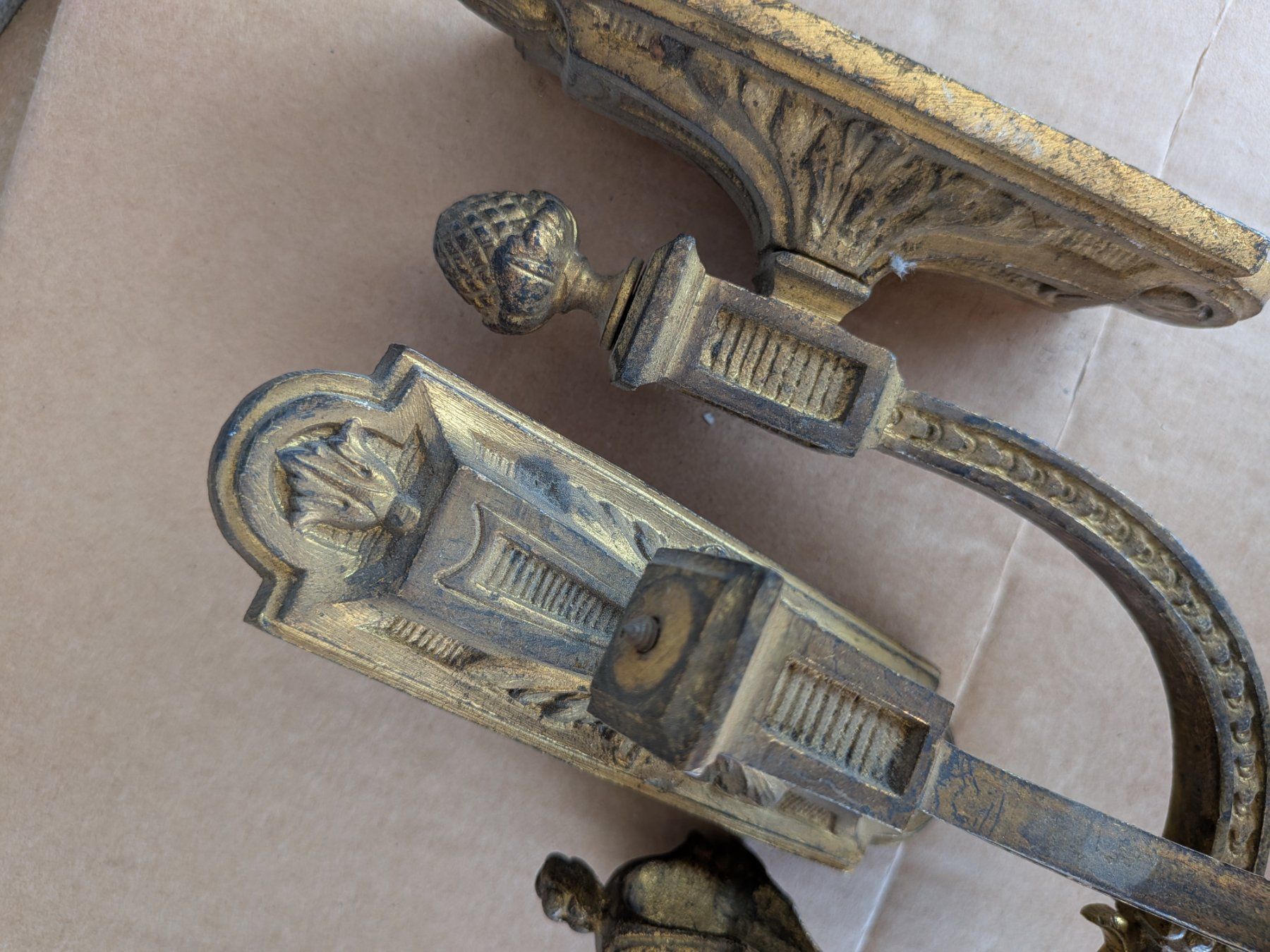 Sculture & Statue: 2 antike Bronze Vorhangstangenhalter oder Raffhalter – Usato da Emmen venduto da Brockofsky 3
