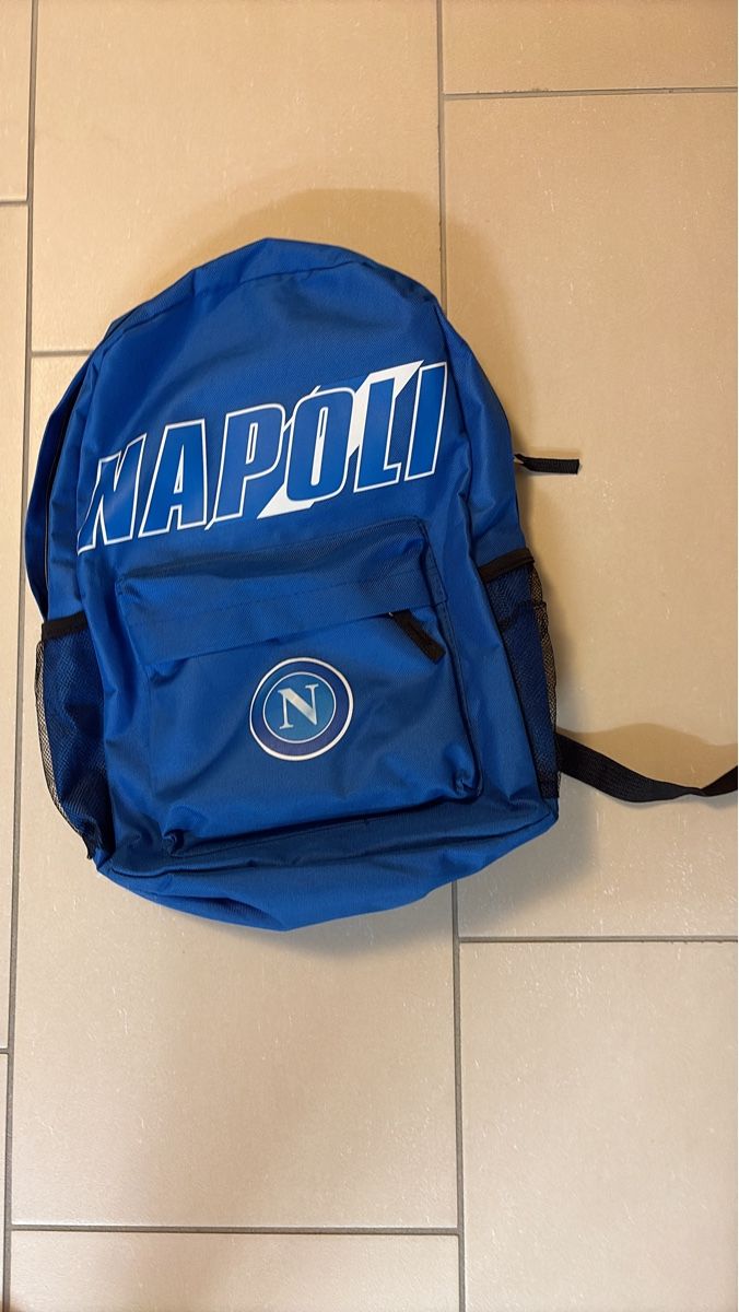 Sacs & sacs à dos: Rucksack Napoli blau mit Logo – D'occasion à Witterswil par gandia05