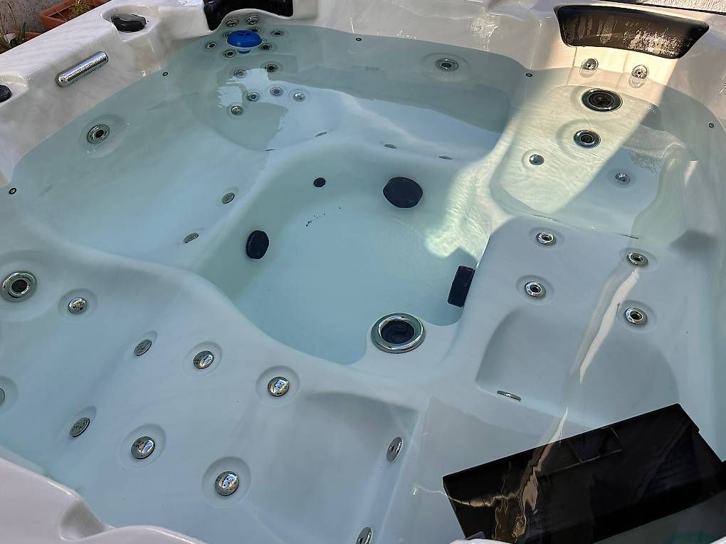 Jacuzzi Whirlpool: Whirlpool 5-Plätzer Outdoor – Usato da Meisterschwanden venduto da Meischti1 3