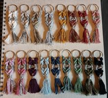 Handgemachte Makramee Schlüsselanhänger mit Glitzerfaden