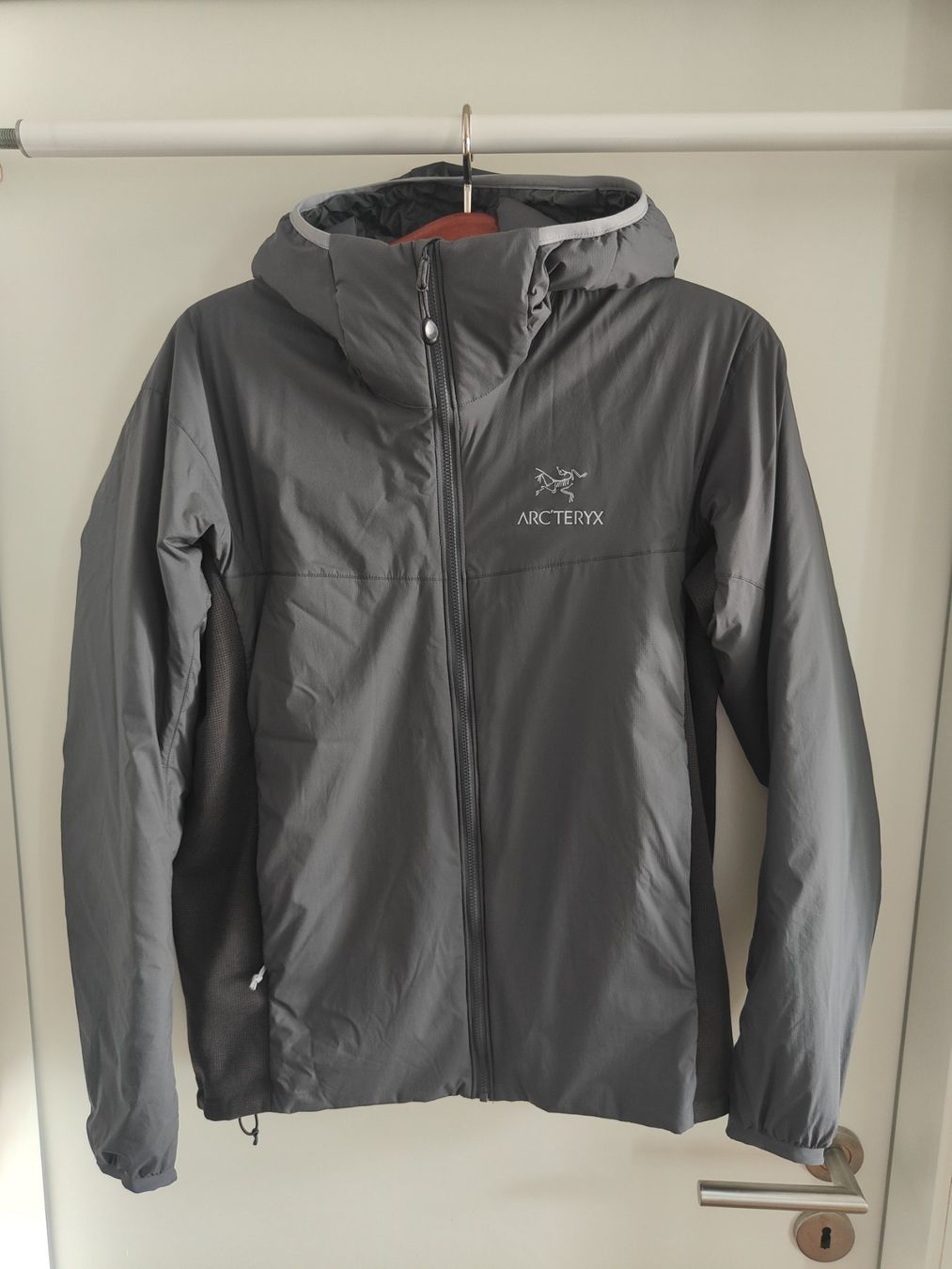 Arcteryx Vestes: Arc'teryx Atom LT Hoodie Men, Grösse M – D'occasion à Olten par Gegendiekultur