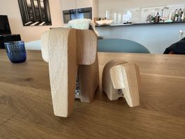 2 Holz-Elefanten als Stapler/Hefter von SUCK UK