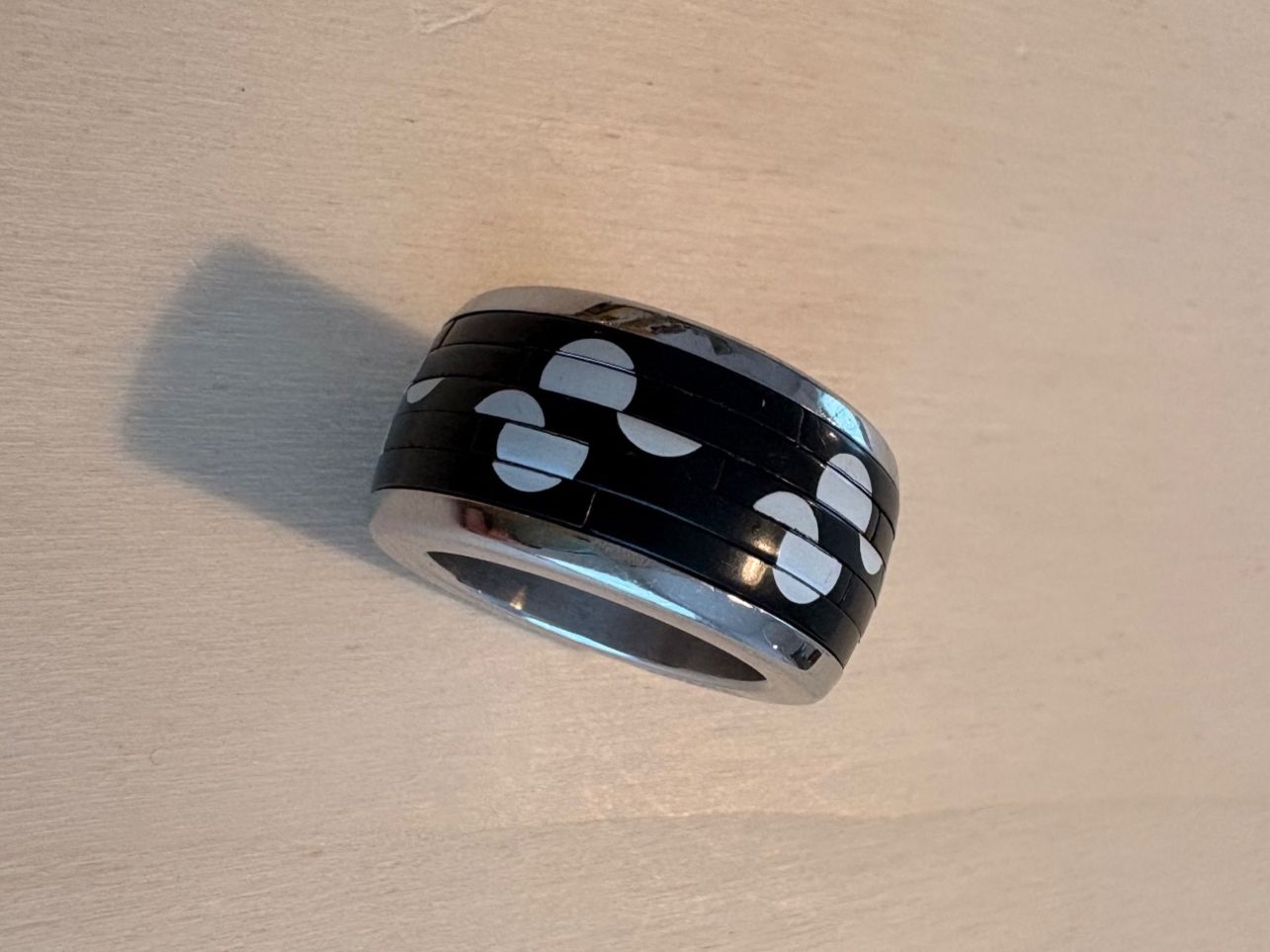 Swatch Anelli: Swatch Ring im Dot Look - verstellbare Elemente – Usato da Bern venduto da Pepper21
