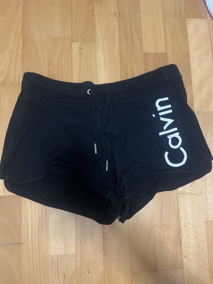 Calvin Klein Pantaloni: Calvin Klein Shorts – Usato da Bülach venduto da SharonP01
