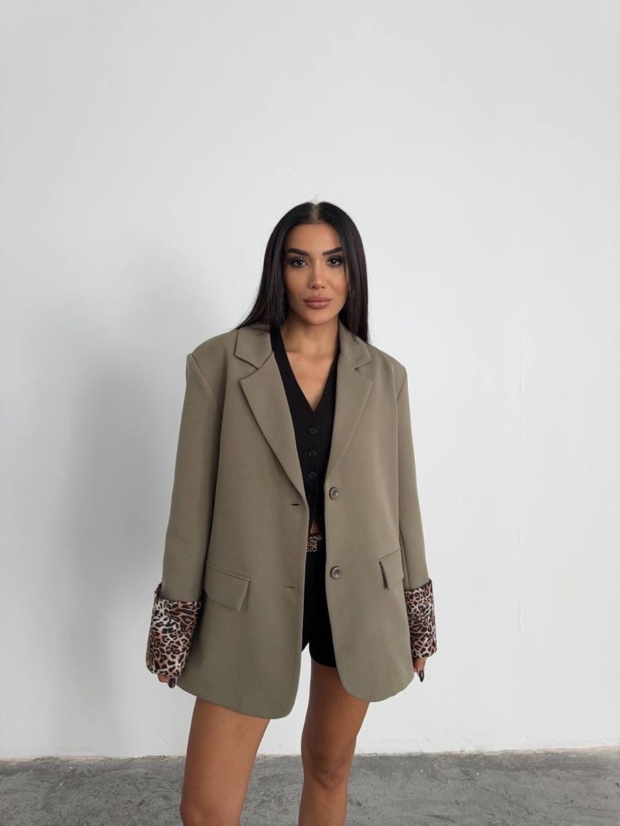 Vestes: Khaki Blazer Gr S mit Leopard Ärmel – Neuf (Voir description) à Bassersdorf par Sandy456