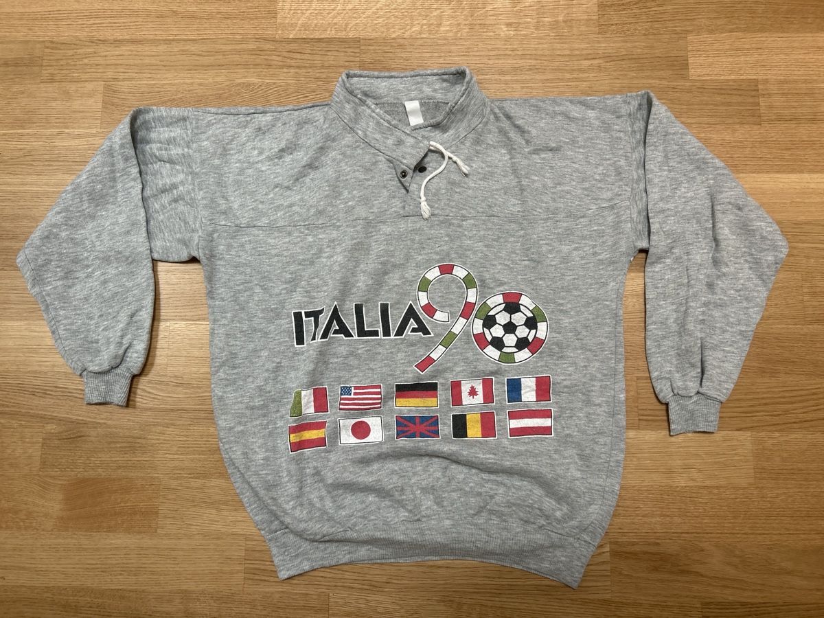 Pulls & Sweat-shirts: Vintage Pullover Italia 90 Nations Flaggen Grösse L – D'occasion à Luzern par ThrowbackVintage