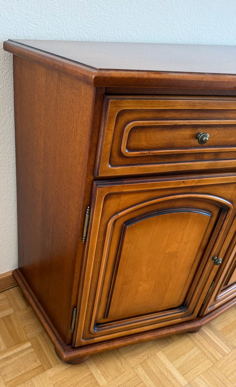 Pfister Buffets: Sideboard, Nussbaum, mit Schubladen und Tablaren – D'occasion à Uerikon par TT51 1