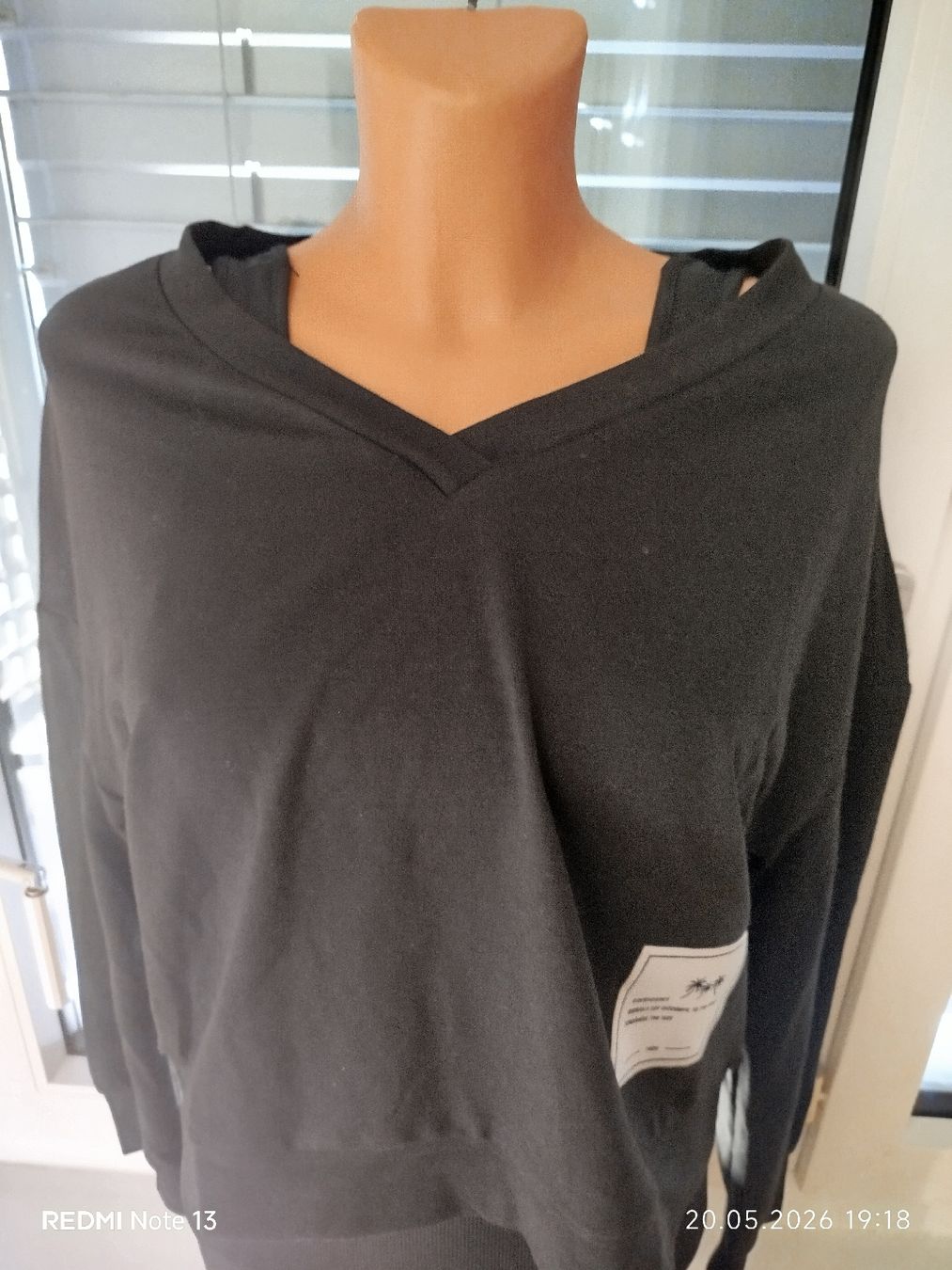 Lotti di vestiti: Elastisches Kleid-Set mit Sweatshirt, Größe S  – Nuovo e nell'imballaggio originale da Wauwil venduto da Sanczeza 5
