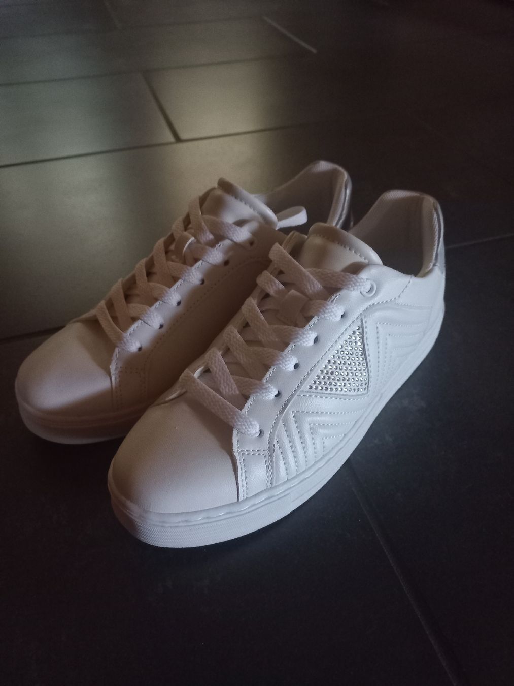 Scarpe da donna: Schuhe weiss Gr. 37 – Usato da Lauenen b. Gstaad venduto da J3A7N