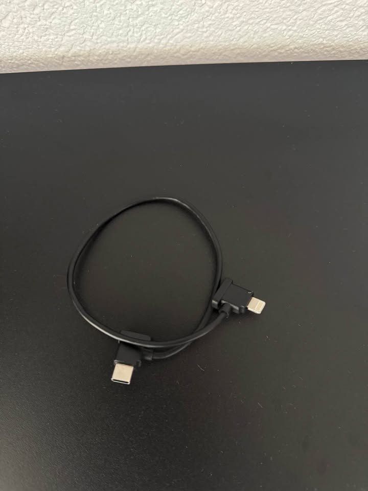 Cavi: Câble USB-C vers Lightning coudé, noir – Nuovo (secondo la descrizione) da Vevey venduto da diogodasilva_