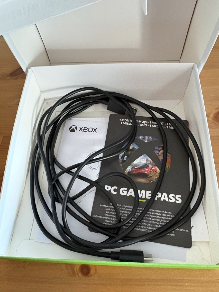 Microsoft Controller: Xbox Controller Wireless Black with USB -C Cable new – Nuovo (secondo la descrizione) da Lausanne venduto da mar_s2w8 2