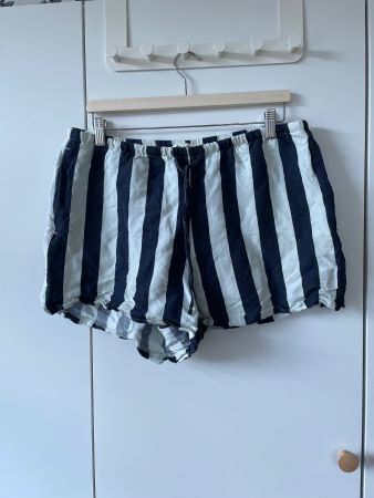 H&M Leinenmix Shorts – Blau/Weiss gestreift – Gr. M – Luftig