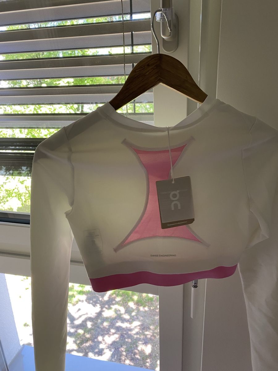 Top: ON Train Crop Damen Longsleeve in S – Nuovo (secondo la descrizione) da Wetzikon ZH venduto da rit_ramtr