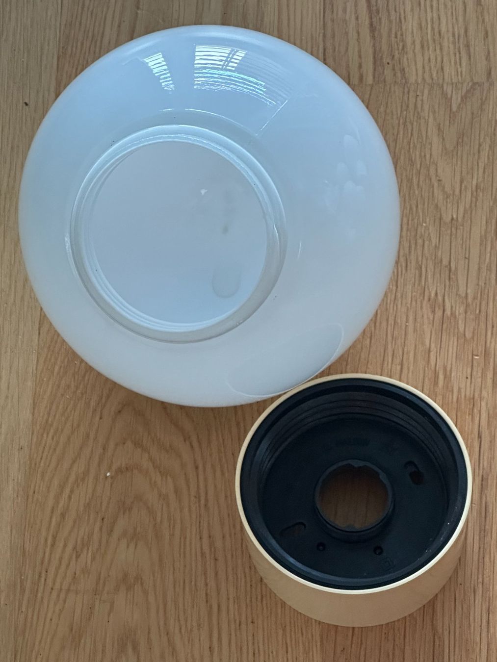 Lampes: Kugelglas-Lampe für Wand- oder Deckenmontage – D'occasion à Basel par urst2005 2