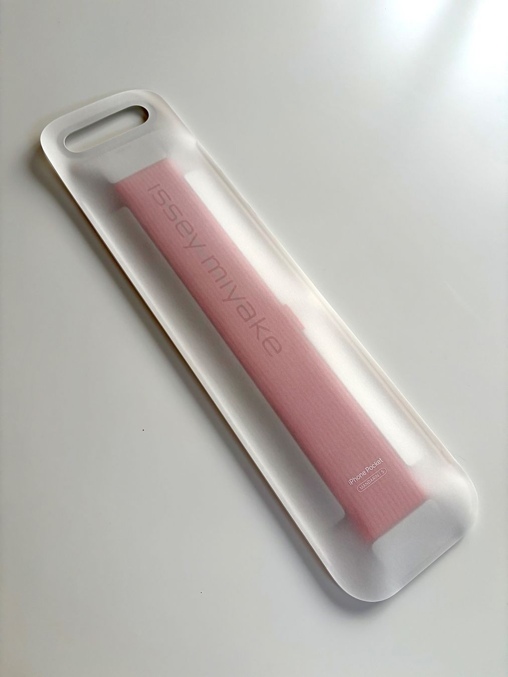 Apple Covers & Schutzfolien: Apple iPhone Pocket by ISSEY MIYAKE - Mandarin Short – Neu und originalverpackt aus Zürich von Rikarton 2