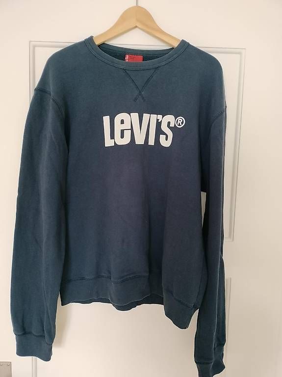 Maglioni & Felpe: navyblauer Levis Pullover – Usato da Luzern venduto da car.i. 1