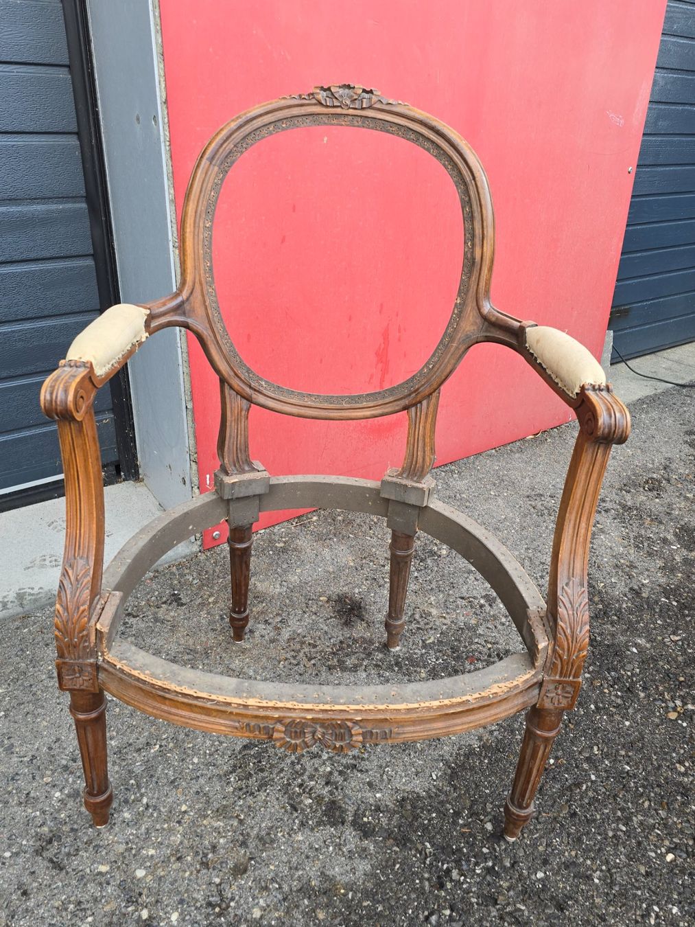 Poltrone: Drei Louis XVI Fauteuils – Usato da Luzern venduto da Sainte-Victoire 4