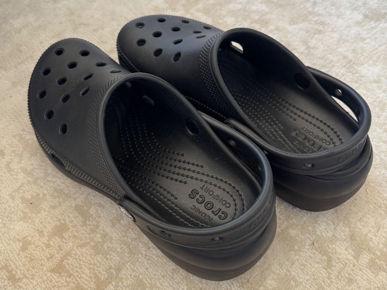 Crocs Scarpe da uomo: Crocs Classic Platform Clog Schwarz – Gr. 38 – Nuovo (secondo la descrizione) da Zürich venduto da di_archive 4