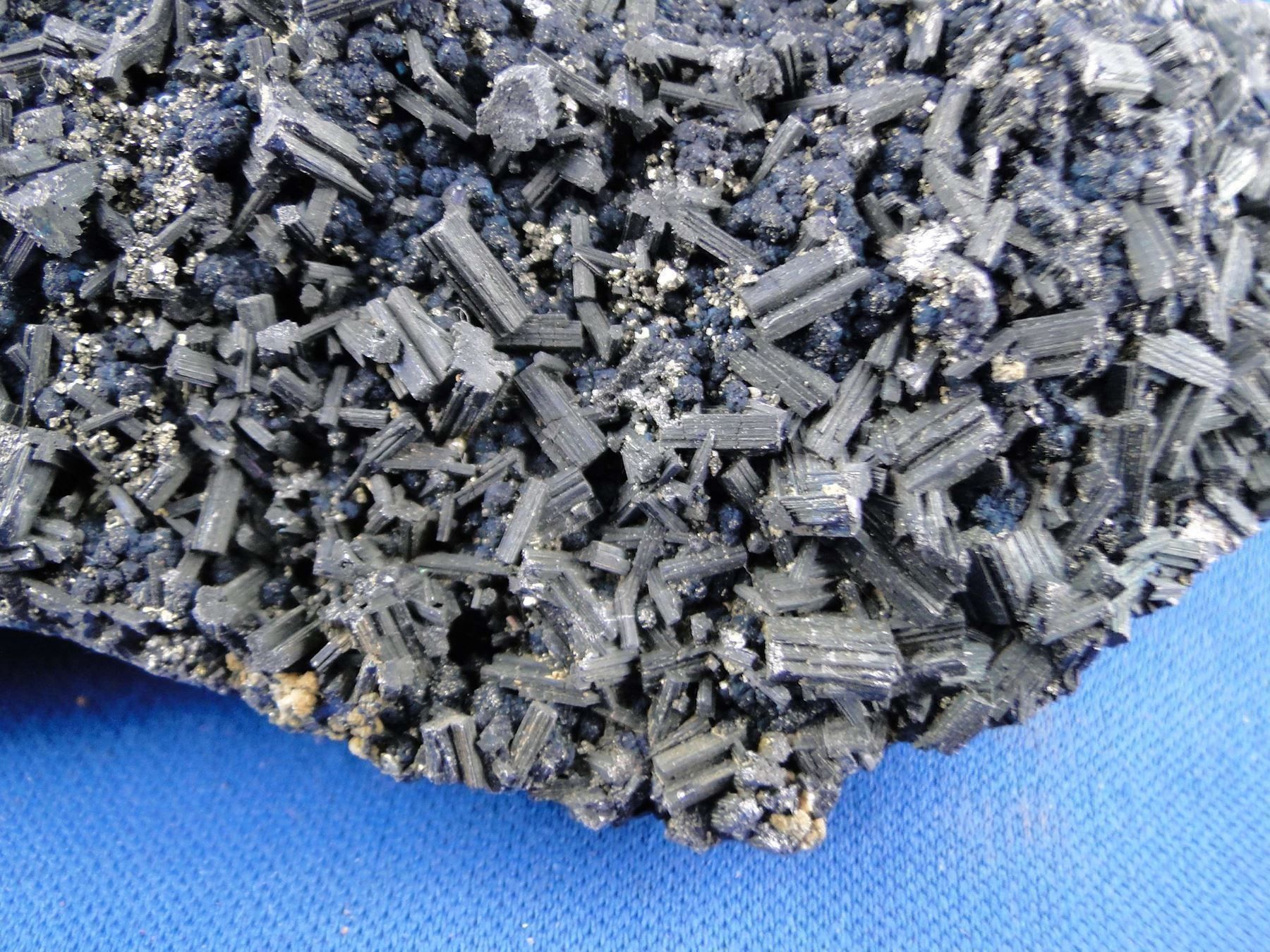 Minerali & Pietre curative: Bournonite auf Sulphiden – Usato da Schinznach Bad venduto da Demerald 5
