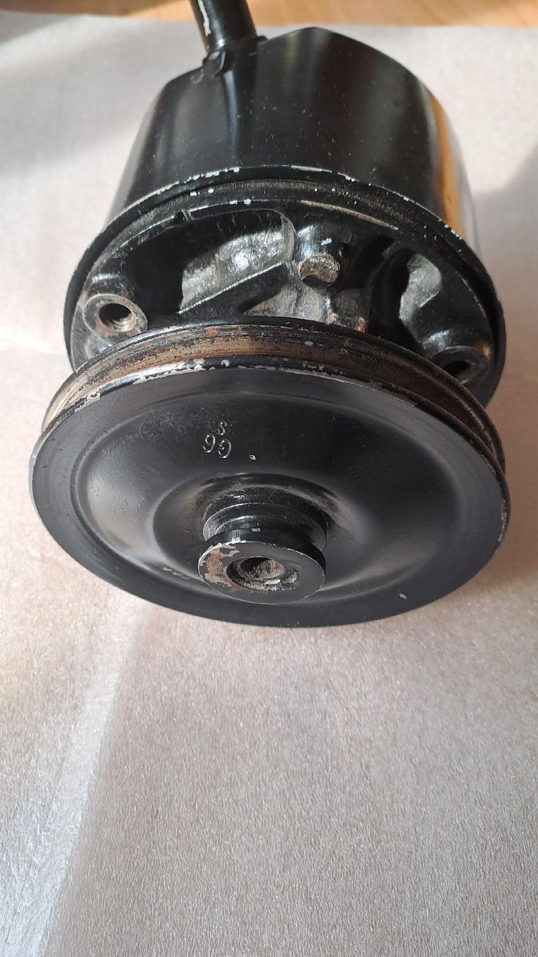 Pumpen & Teile: Servopumpe mit Pully – Gebraucht aus Sins von 23rege