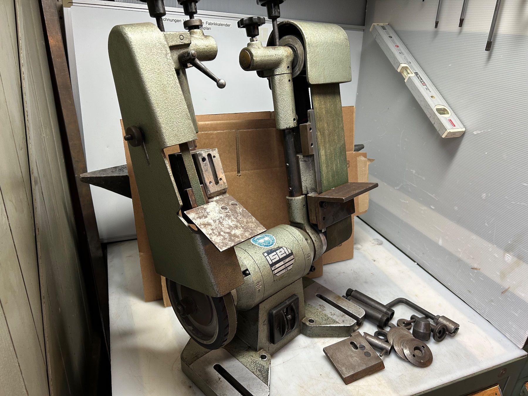 Smerigliatrici & Lucidatrici: Bandschleifmaschine Iseli – Usato da Aarau venduto da Belli49 3