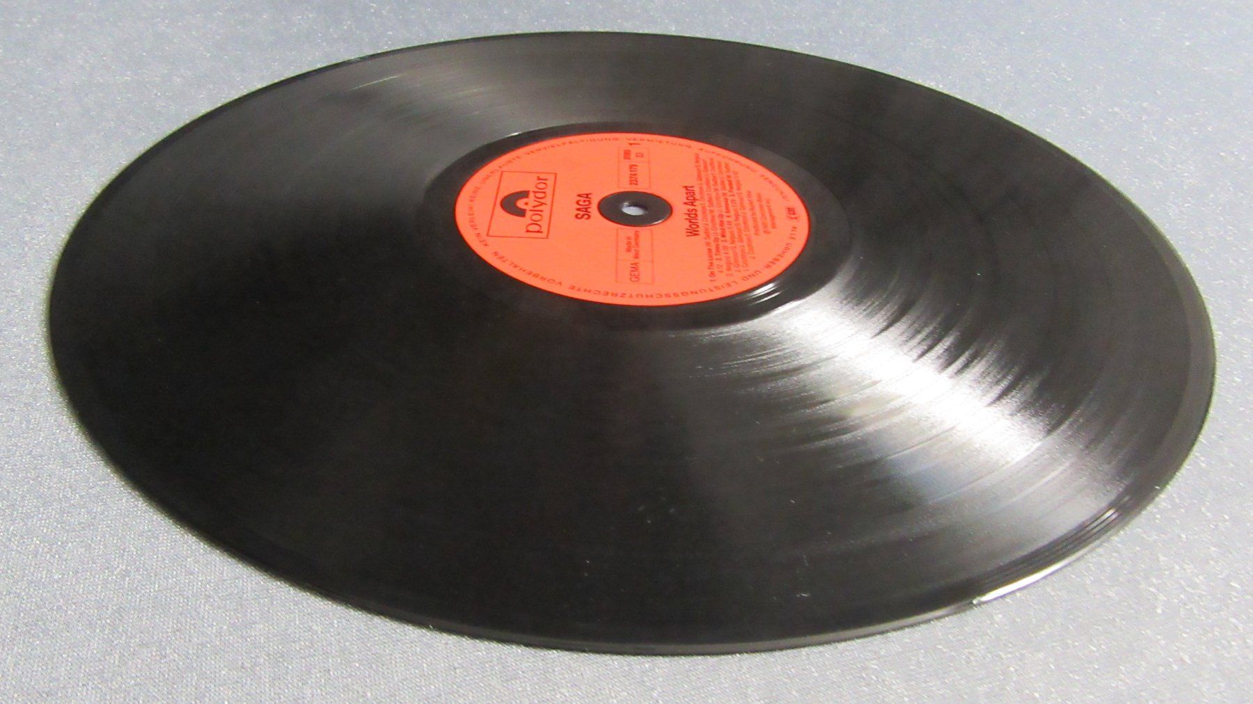 Dischi in vinile: Saga - Worlds Apart - LP ab CHF 5.00 – Usato da Auenstein venduto da Padabimbim 4