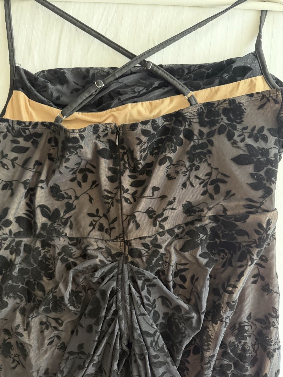 Vestiti: Schickes, asymmetrisches kleid mit Blumenmuster – Nuovo (secondo la descrizione) da Au ZH venduto da FMRF 2