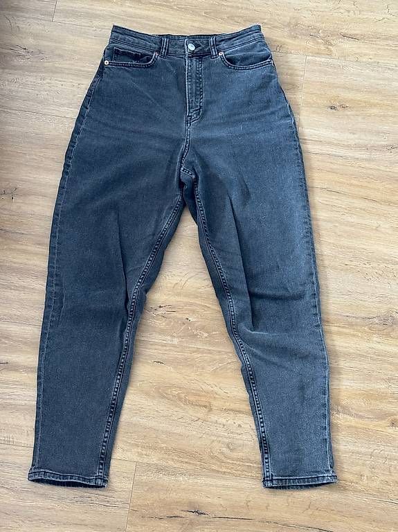 Jeans: Graue Jeans von H&M – Usato da Zug venduto da pav_gj7p