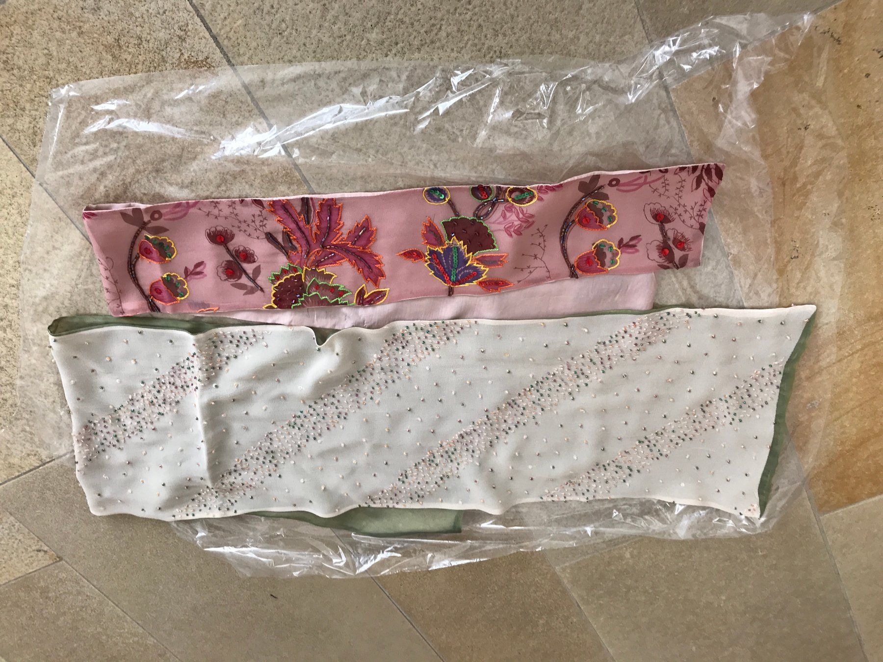 Foulards, Tücher & Schals: 2 handgemachte Foulards, Seide bestickt – Gebraucht aus Dübendorf von nerino03 3